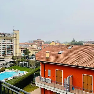 Giallo , Peschiera del Garda Italia